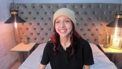 Snapshot of hanniesmile chatting on 02-28-25, 02:20 Hanni online show from 02-28-25, 02:20
