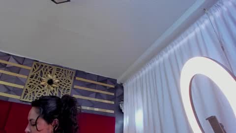 Snapshot of hanny_milf_ chatting on 01-26-25, 05:44 HANNY online show from 01-26-25, 05:44