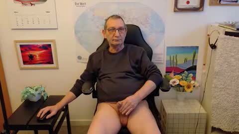 Snapshot of hansi63 chatting on 03-22-26, 05:38 charly online show from 03-22-26, 05:38