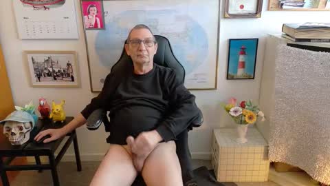 Snapshot of hansi63 chatting on 03-30-26, 11:55 charly online show from 03-30-26, 11:55