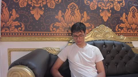 happy_cream_ online show from 12-20-24, 02:49