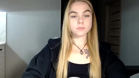 happy_fox_ online show from 12-12-24, 09:58