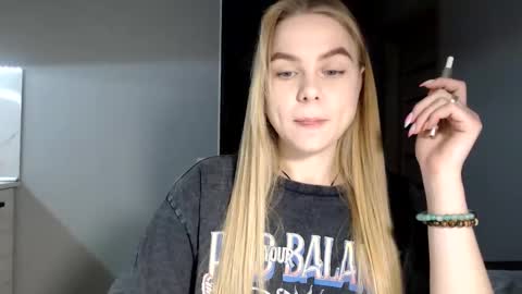 happy_fox_ online show from 12-27-24, 09:43