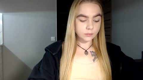 happy_fox_ online show from 01-24-25, 08:54