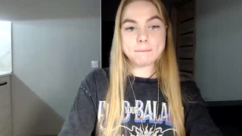 happy_fox_ online show from 01-27-25, 08:07