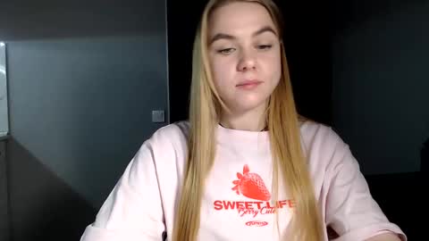 happy_fox_ online show from 01-28-25, 08:26