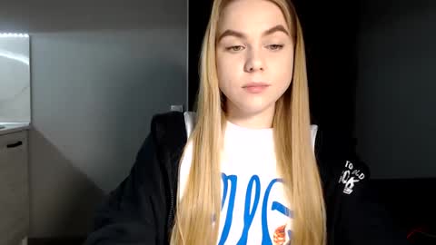 happy_fox_ online show from 02-04-25, 07:44