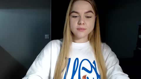 happy_fox_ online show from 02-05-25, 11:50