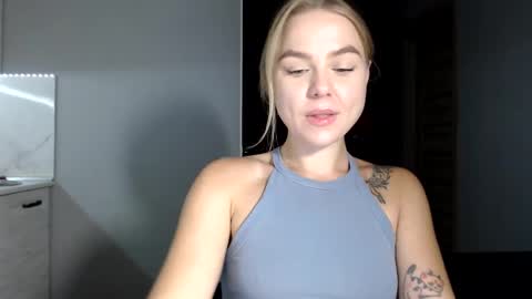 happy_fox_ online show from 10-01-25, 09:43