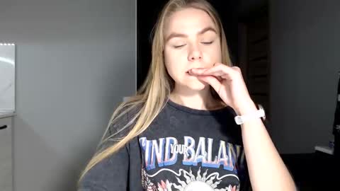 Snapshot of happy_fox_ chatting on 11-22-25, 05:56 happy_fox_ online show from 11-22-25, 05:56