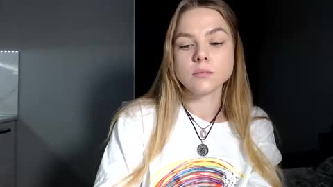 happy_fox_ online show from 02-19-26, 06:37