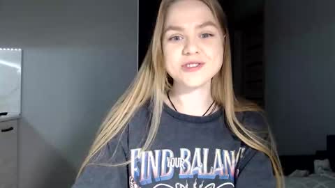 happy_fox_ online show from 03-04-26, 09:10