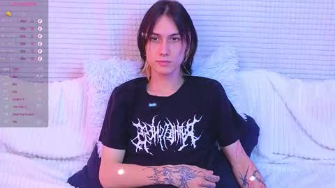 Snapshot of hard__fantasy chatting on 10-09-25, 10:35 Mark online show from 10-09-25, 10:35