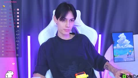 Snapshot of hard__fantasy chatting on 10-29-25, 10:44 Mark online show from 10-29-25, 10:44