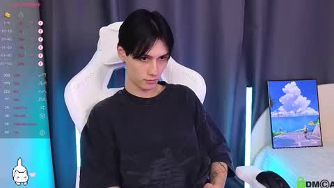 Snapshot of hard__fantasy chatting on 10-30-25, 10:32 Mark online show from 10-30-25, 10:32