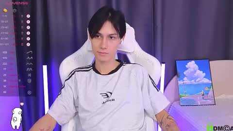 Snapshot of hard__fantasy chatting on 11-14-25, 05:50 Mark online show from 11-14-25, 05:50