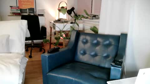 Chris online show from 10-15-25, 07:36