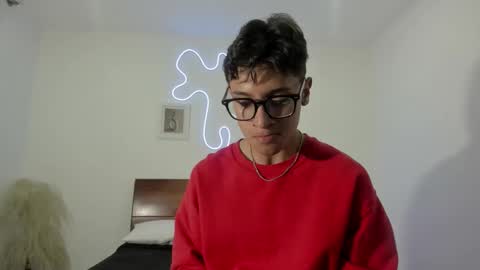 Snapshot of hardcoreheat_ind chatting on 03-17-26, 01:10 kade and demi independent models online show from 03-17-26, 01:10