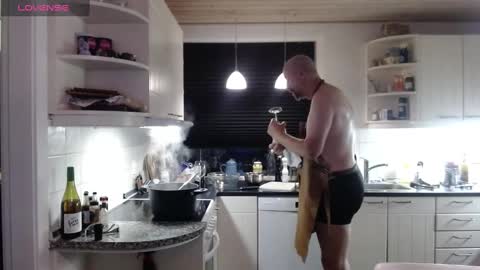 MrLazy online show from 12-22-24, 03:33