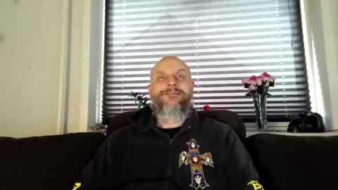 Snapshot of hardmrlazy chatting on 04-14-26, 11:38 MrLazy online show from 04-14-26, 11:38