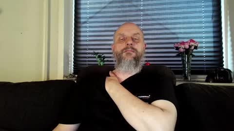 Snapshot of hardmrlazy chatting on 04-16-26, 05:47 MrLazy online show from 04-16-26, 05:47