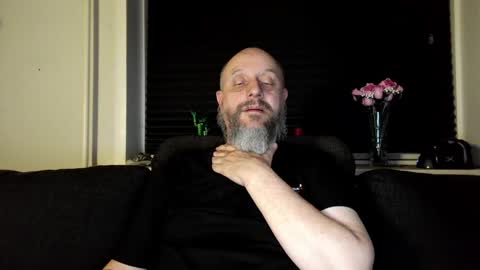 Snapshot of hardmrlazy chatting on 04-18-26, 03:32 MrLazy online show from 04-18-26, 03:32