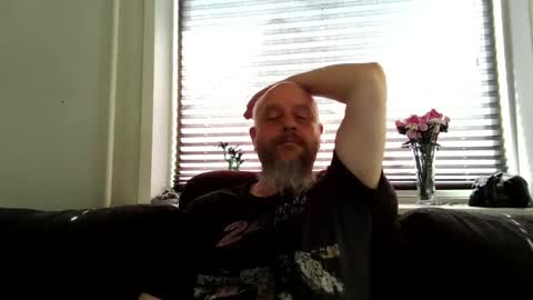 Snapshot of hardmrlazy chatting on 04-27-26, 11:30 MrLazy online show from 04-27-26, 11:30