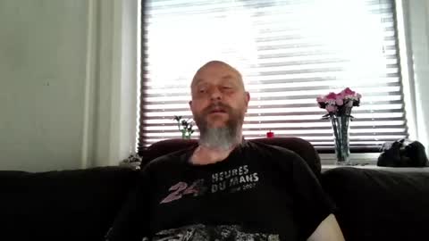 Snapshot of hardmrlazy chatting on 04-28-26, 10:31 MrLazy online show from 04-28-26, 10:31