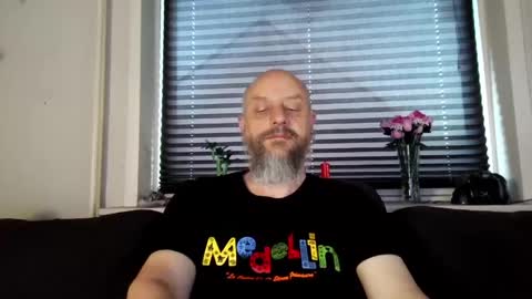 Snapshot of hardmrlazy chatting on 05-19-26, 04:19 MrLazy online show from 05-19-26, 04:19