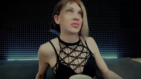 Snapshot of hardy_green chatting on 03-10-26, 03:11 Miss Hardy online show from 03-10-26, 03:11