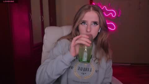 Julia online show from 01-08-25, 04:34