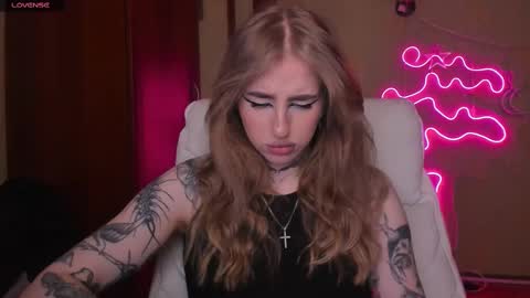 Julia online show from 03-06-25, 05:24