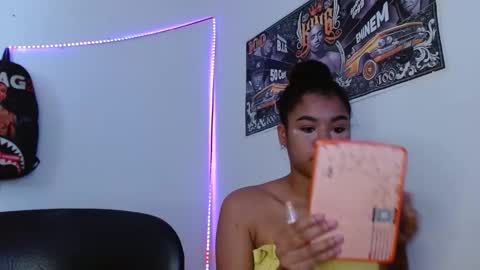 Snapshot of harley_quinnn111 chatting on 03-15-26, 06:25 harley_quinnn111 online show from 03-15-26, 06:25