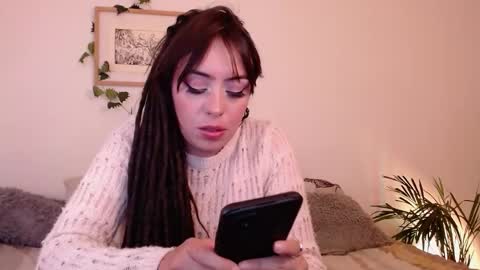 Snapshot of harmonyy01 chatting on 01-14-25, 02:08 Harmony Please help me to reach 100 thumbs up online show from 01-14-25, 02:08