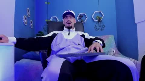 harold_999 online show from 06-18-26, 04:24