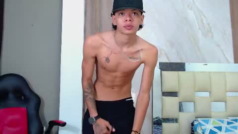 Snapshot of harry_jhonsonn chatting on 06-25-26, 05:12 Harry online show from 06-25-26, 05:12