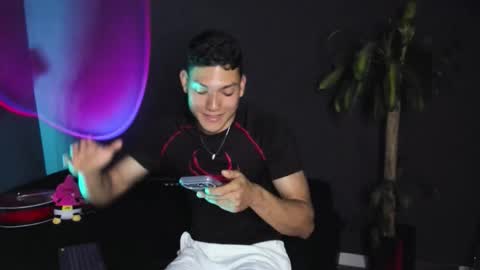 Snapshot of harrydavidsonx chatting on 10-04-25, 02:42 ... online show from 10-04-25, 02:42