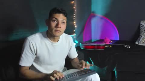 Snapshot of harrydavidsonx chatting on 10-08-25, 04:37 ... online show from 10-08-25, 04:37