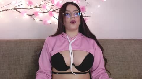 Snapshot of haru_blossom chatting on 01-20-25, 02:14 online show from 01-20-25, 02:14