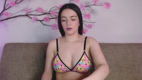 Snapshot of haru_blossom chatting on 02-02-25, 02:13 online show from 02-02-25, 02:13