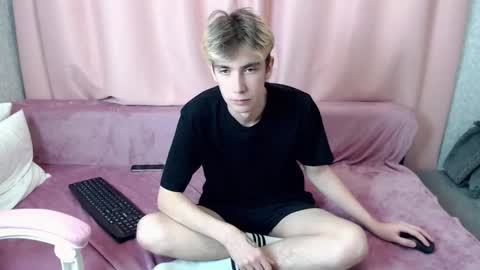 Snapshot of harvey_foster chatting on 11-01-25, 11:45 harvey_foster online show from 11-01-25, 11:45