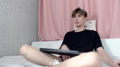 Snapshot of harvey_foster chatting on 12-18-25, 11:16 harvey_foster online show from 12-18-25, 11:16