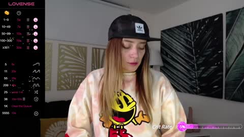 Snapshot of hat_girl chatting on 12-06-24, 04:47 Nicole online show from 12-06-24, 04:47