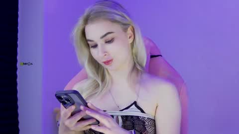 Anna online show from 06-18-26, 07:29