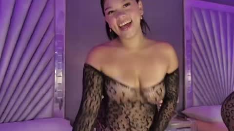 Snapshot of hatsajones chatting on 06-24-26, 04:00 hatsajones online show from 06-24-26, 04:00