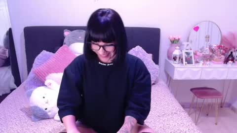 petunia  online show from 12-05-24, 10:01