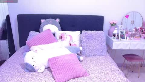 petunia  online show from 12-07-24, 04:31
