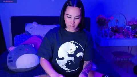 petunia  online show from 12-14-24, 10:56