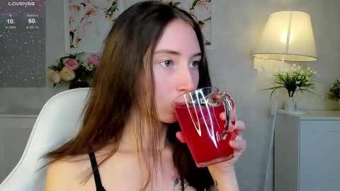 Lola online show from 10-20-25, 08:59