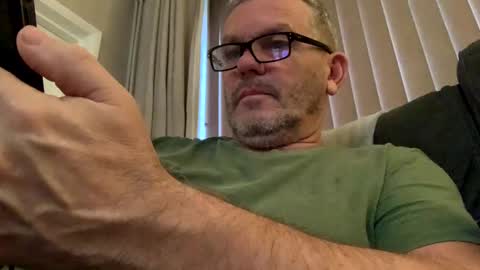 Snapshot of hawks2113 chatting on 12-19-24, 08:23 hawks2113 online show from 12-19-24, 08:23